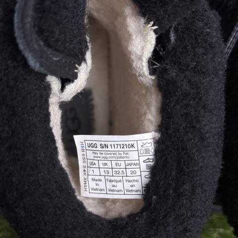 UGG Butte II Kids Size 1 Black Waterproof Snow Boots Winter Outdoor 1171210K photo 2