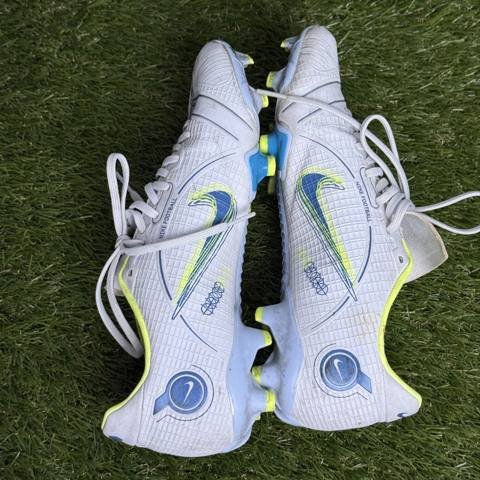 Nike Mercurial Vapor 14 Academy Boys Size 5.5Y White Blue Youth Soccer Cleats photo 5