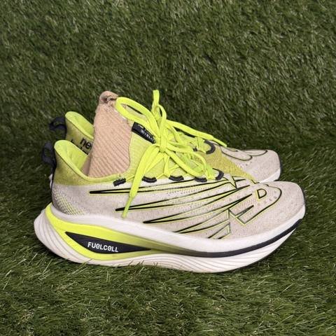 New Balance FuelCell SuperComp Elite v3 Womens Size 6.5 D Lime Racing Shoes photo 4