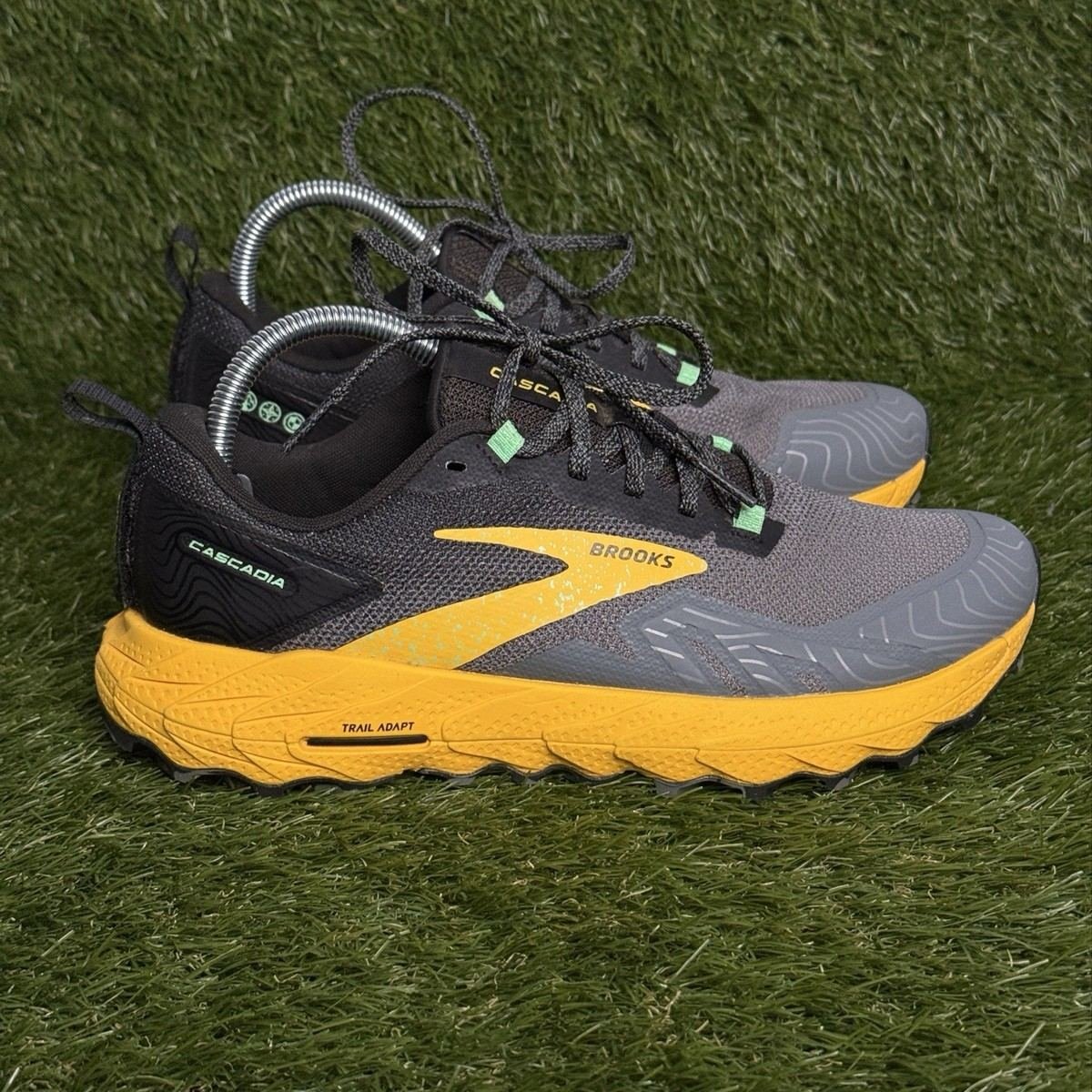 Brooks Cascadia 17 Mens Size 8 Yellow Gray Trail Running Shoes Sneakers