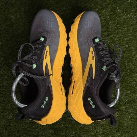 Brooks Cascadia 17 Mens Size 8 Yellow Gray Trail Running Shoes Sneakers photo 5