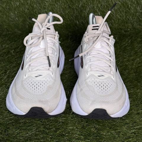 Brooks Ghost Max Womens Size 8 B White Max Cushion Running Shoes 1204821B105 photo 2
