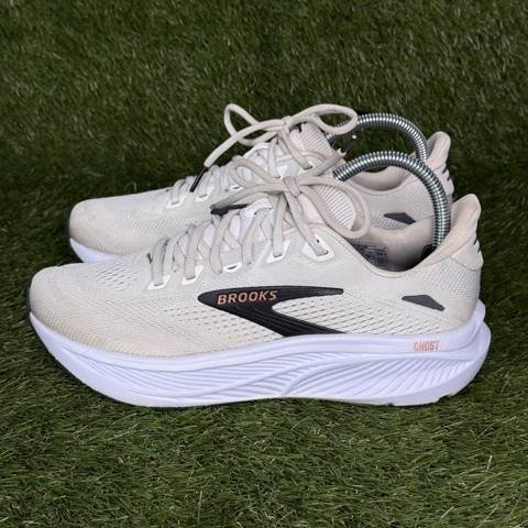 Brooks Ghost Max Womens Size 8 B White Max Cushion Running Shoes 1204821B105 photo 3