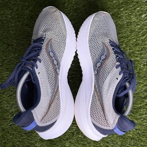 Saucony Kinvara 14 Womens Size 11 Gray Navy Lightweight Running Shoes S10823-15 photo 5