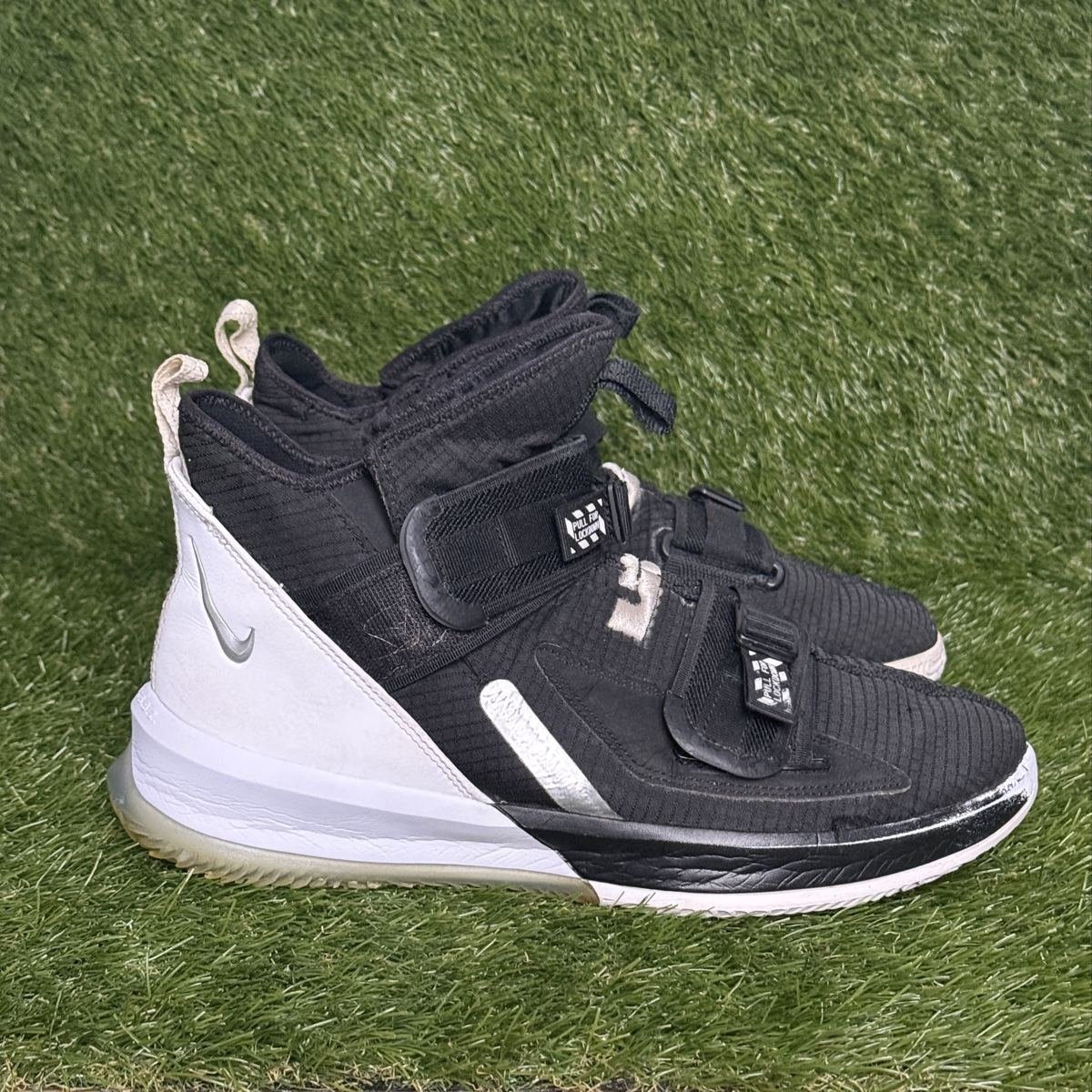 Nike LeBron Soldier 13 Mens Size 12 Black White Basketball Shoes Sneakers